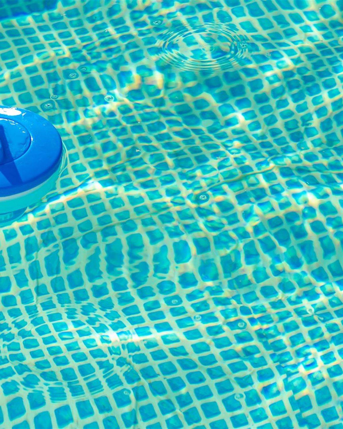 Floating chemical dispenser on the surface of a pool